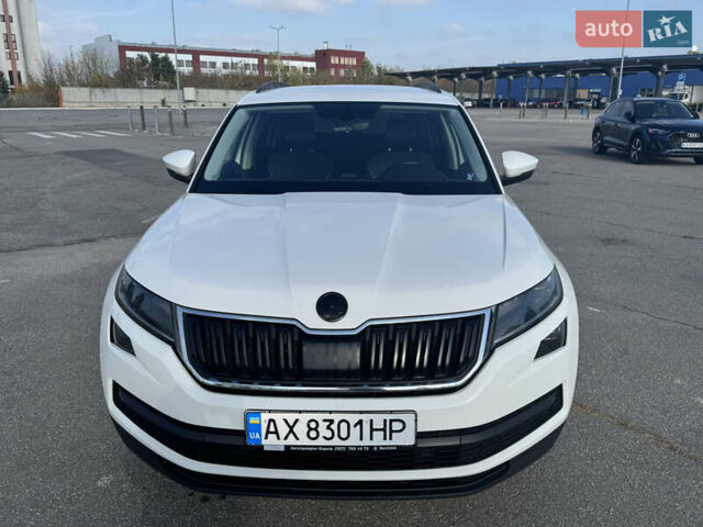 Шкода Kodiaq 2019 у Харкові на Automoto.ua Білий Шкода Kodiaq, об'ємом двигуна 1.98 л та пробігом 99 тис. км за 29000 $, фото 3 на Automoto.ua