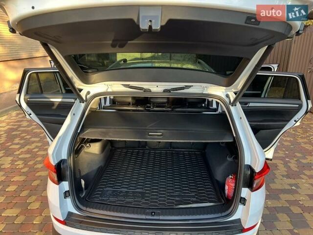Белый Шкода Kodiaq, объемом двигателя 1.97 л и пробегом 118 тыс. км за 29700 $, фото 21 на Automoto.ua