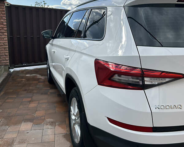 Белый Шкода Kodiaq, объемом двигателя 1.98 л и пробегом 98 тыс. км за 30200 $, фото 6 на Automoto.ua