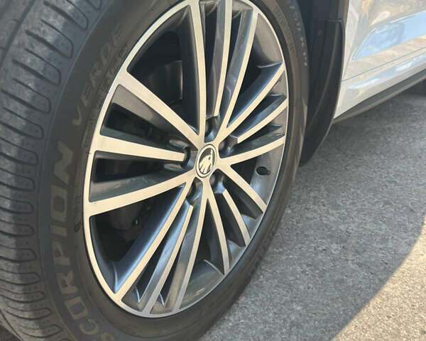 Білий Шкода Kodiaq, об'ємом двигуна 1.97 л та пробігом 182 тис. км за 33500 $, фото 18 на Automoto.ua