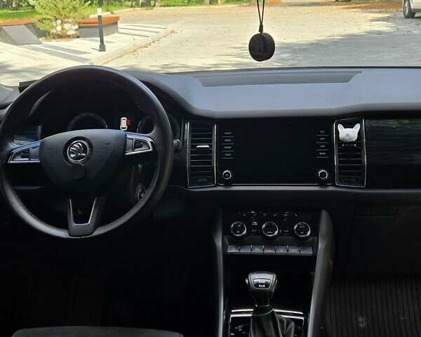 Белый Шкода Kodiaq, объемом двигателя 1.97 л и пробегом 79 тыс. км за 33000 $, фото 3 на Automoto.ua