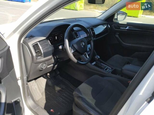 Белый Шкода Kodiaq, объемом двигателя 1.97 л и пробегом 239 тыс. км за 24500 $, фото 3 на Automoto.ua