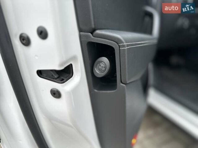 Белый Шкода Kodiaq, объемом двигателя 1.97 л и пробегом 154 тыс. км за 27000 $, фото 19 на Automoto.ua
