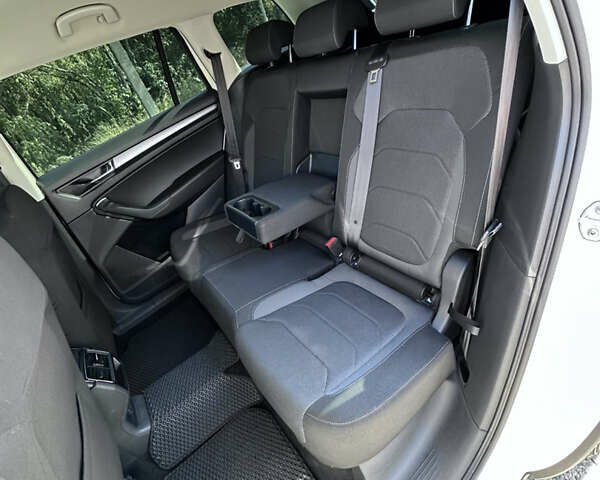 Белый Шкода Kodiaq, объемом двигателя 1.97 л и пробегом 200 тыс. км за 27000 $, фото 13 на Automoto.ua