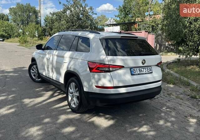 Белый Шкода Kodiaq, объемом двигателя 1.98 л и пробегом 95 тыс. км за 26500 $, фото 4 на Automoto.ua