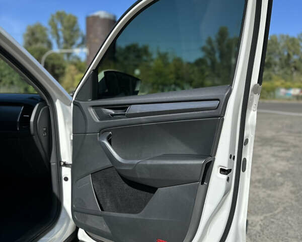 Белый Шкода Kodiaq, объемом двигателя 1.97 л и пробегом 200 тыс. км за 27000 $, фото 21 на Automoto.ua
