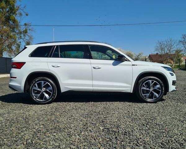 Белый Шкода Kodiaq, объемом двигателя 2 л и пробегом 121 тыс. км за 34450 $, фото 3 на Automoto.ua