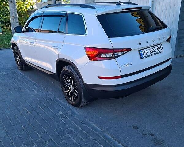 Белый Шкода Kodiaq, объемом двигателя 2 л и пробегом 51 тыс. км за 32499 $, фото 5 на Automoto.ua