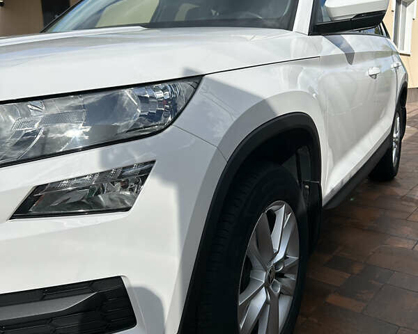Белый Шкода Kodiaq, объемом двигателя 1.98 л и пробегом 98 тыс. км за 30200 $, фото 3 на Automoto.ua