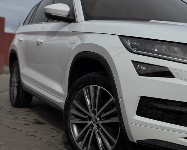Шкода Kodiaq 2019 у Одесі на Automoto.ua Білий Шкода Kodiaq, об'ємом двигуна 1.97 л та пробігом 210 тис. км за 30200 $, фото 1 на Automoto.ua
