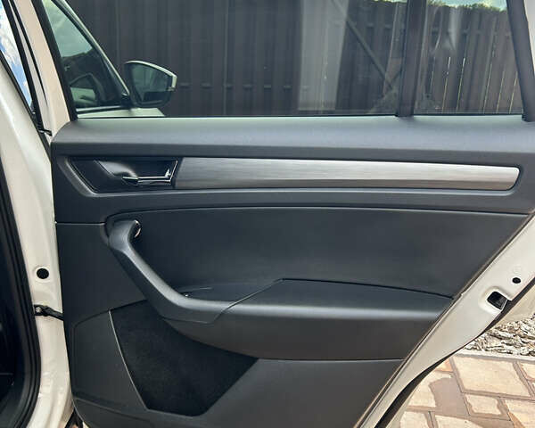 Белый Шкода Kodiaq, объемом двигателя 1.98 л и пробегом 98 тыс. км за 30200 $, фото 23 на Automoto.ua