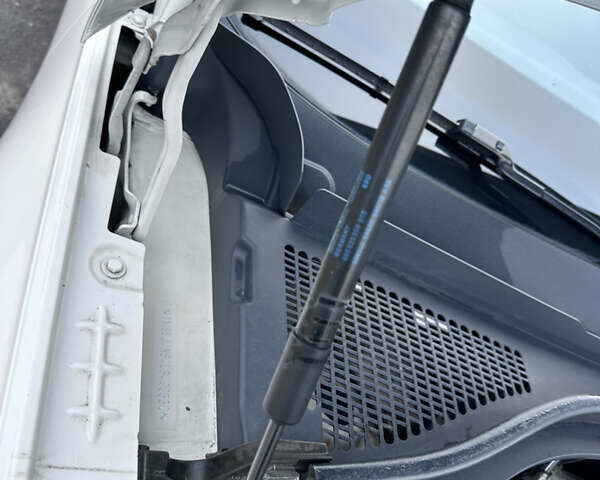 Белый Шкода Kodiaq, объемом двигателя 1.97 л и пробегом 200 тыс. км за 23000 $, фото 36 на Automoto.ua