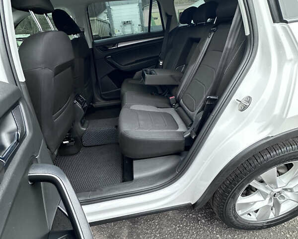 Белый Шкода Kodiaq, объемом двигателя 1.97 л и пробегом 200 тыс. км за 23000 $, фото 13 на Automoto.ua