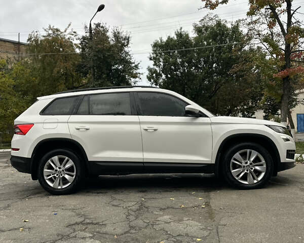 Білий Шкода Kodiaq, об'ємом двигуна 1.97 л та пробігом 200 тис. км за 24950 $, фото 6 на Automoto.ua