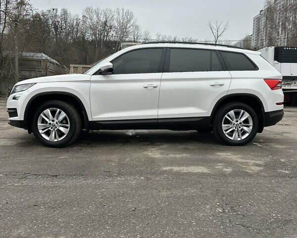 Белый Шкода Kodiaq, объемом двигателя 1.97 л и пробегом 200 тыс. км за 23000 $, фото 7 на Automoto.ua