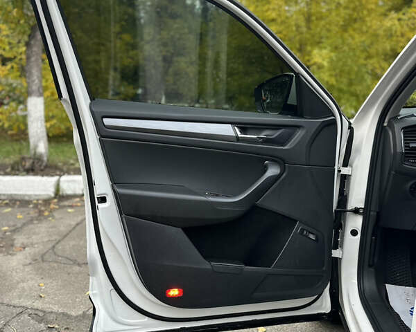 Білий Шкода Kodiaq, об'ємом двигуна 1.97 л та пробігом 200 тис. км за 24950 $, фото 7 на Automoto.ua