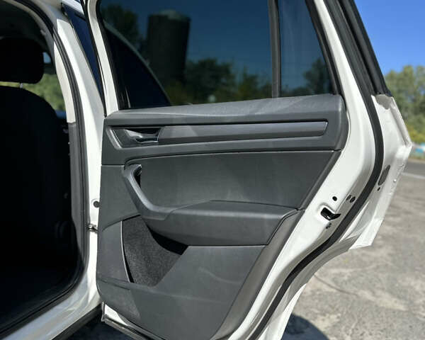 Белый Шкода Kodiaq, объемом двигателя 1.97 л и пробегом 200 тыс. км за 27000 $, фото 18 на Automoto.ua