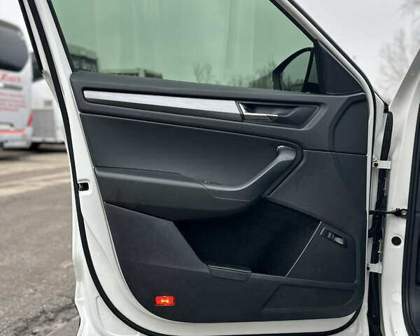 Белый Шкода Kodiaq, объемом двигателя 1.97 л и пробегом 200 тыс. км за 23000 $, фото 9 на Automoto.ua