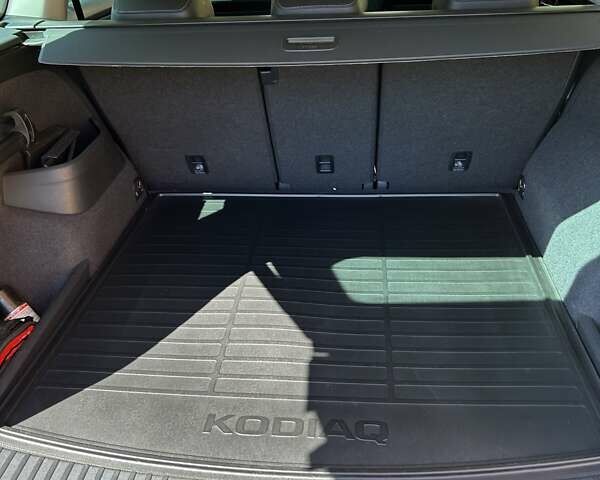 Білий Шкода Kodiaq, об'ємом двигуна 1.98 л та пробігом 77 тис. км за 31500 $, фото 8 на Automoto.ua