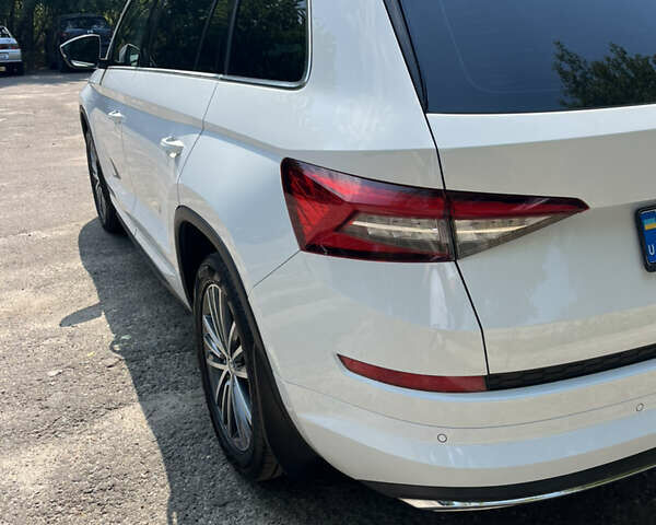 Білий Шкода Kodiaq, об'ємом двигуна 1.97 л та пробігом 182 тис. км за 33500 $, фото 5 на Automoto.ua