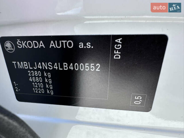 Белый Шкода Kodiaq, объемом двигателя 1.97 л и пробегом 200 тыс. км за 27000 $, фото 36 на Automoto.ua