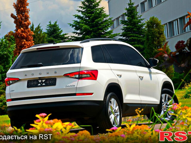Белый Шкода Kodiaq, объемом двигателя 2 л и пробегом 105 тыс. км за 31200 $, фото 2 на Automoto.ua