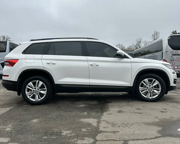 Белый Шкода Kodiaq, объемом двигателя 1.97 л и пробегом 200 тыс. км за 23000 $, фото 3 на Automoto.ua