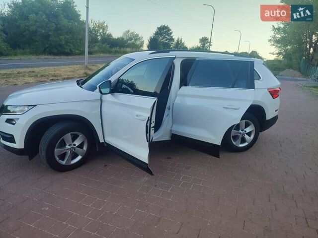 Білий Шкода Kodiaq, об'ємом двигуна 1.97 л та пробігом 215 тис. км за 27700 $, фото 11 на Automoto.ua