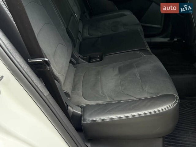 Білий Шкода Kodiaq, об'ємом двигуна 1.97 л та пробігом 79 тис. км за 31000 $, фото 7 на Automoto.ua