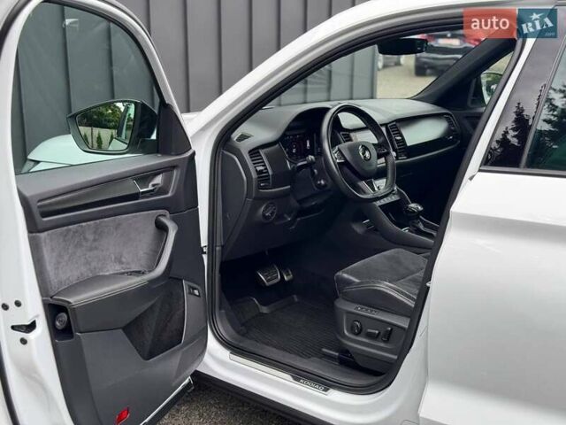 Белый Шкода Kodiaq, объемом двигателя 2 л и пробегом 137 тыс. км за 37600 $, фото 11 на Automoto.ua