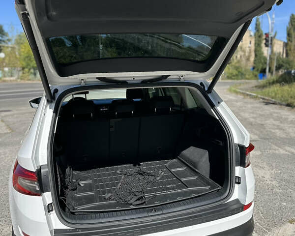 Белый Шкода Kodiaq, объемом двигателя 1.97 л и пробегом 200 тыс. км за 27000 $, фото 14 на Automoto.ua