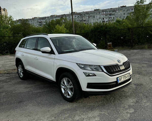 Белый Шкода Kodiaq, объемом двигателя 1.97 л и пробегом 260 тыс. км за 24900 $, фото 2 на Automoto.ua
