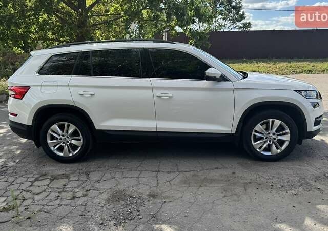 Белый Шкода Kodiaq, объемом двигателя 1.98 л и пробегом 95 тыс. км за 26500 $, фото 1 на Automoto.ua