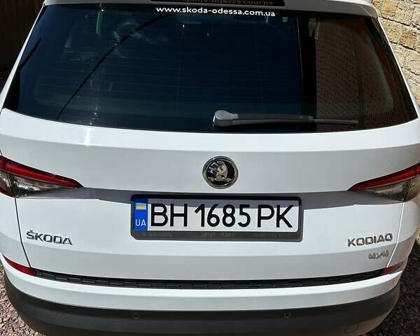 Білий Шкода Kodiaq, об'ємом двигуна 1.98 л та пробігом 77 тис. км за 31500 $, фото 3 на Automoto.ua