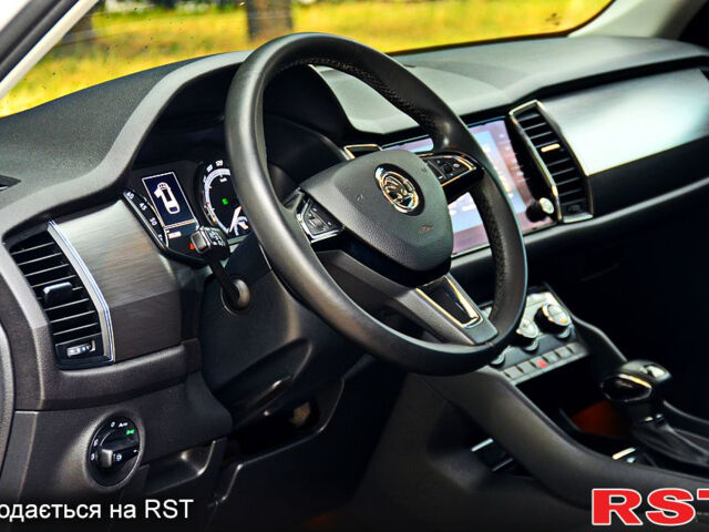 Белый Шкода Kodiaq, объемом двигателя 2 л и пробегом 105 тыс. км за 31200 $, фото 7 на Automoto.ua
