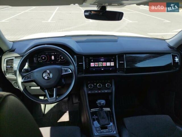 Білий Шкода Kodiaq, об'ємом двигуна 1.97 л та пробігом 239 тис. км за 24500 $, фото 10 на Automoto.ua