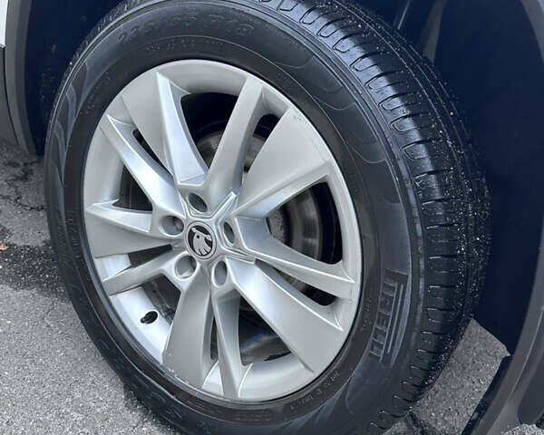 Белый Шкода Kodiaq, объемом двигателя 1.97 л и пробегом 200 тыс. км за 26000 $, фото 55 на Automoto.ua