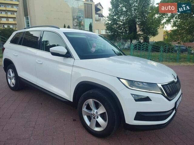 Білий Шкода Kodiaq, об'ємом двигуна 1.97 л та пробігом 215 тис. км за 27700 $, фото 4 на Automoto.ua