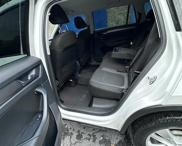Білий Шкода Kodiaq, об'ємом двигуна 1.97 л та пробігом 200 тис. км за 24950 $, фото 12 на Automoto.ua
