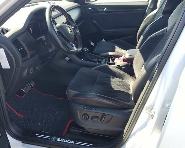 Білий Шкода Kodiaq, об'ємом двигуна 1.97 л та пробігом 160 тис. км за 35999 $, фото 11 на Automoto.ua