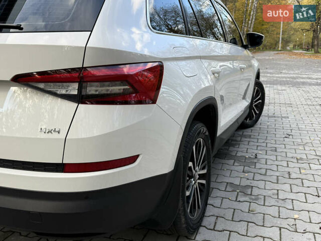 Білий Шкода Kodiaq, об'ємом двигуна 1.97 л та пробігом 79 тис. км за 31000 $, фото 22 на Automoto.ua