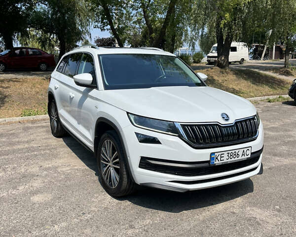Білий Шкода Kodiaq, об'ємом двигуна 1.97 л та пробігом 182 тис. км за 33500 $, фото 2 на Automoto.ua