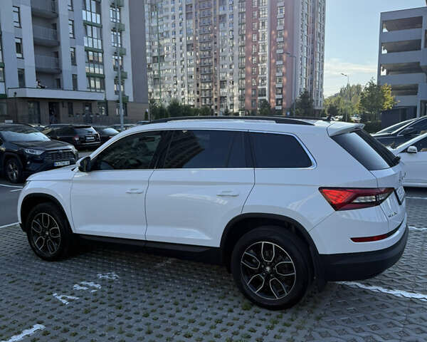 Белый Шкода Kodiaq, объемом двигателя 1.97 л и пробегом 170 тыс. км за 27200 $, фото 5 на Automoto.ua