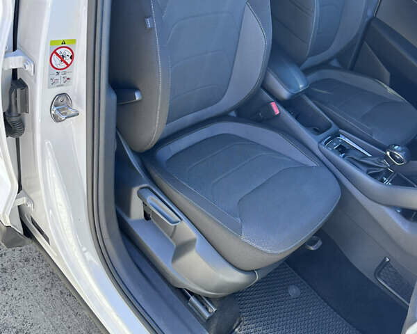 Белый Шкода Kodiaq, объемом двигателя 1.97 л и пробегом 200 тыс. км за 27000 $, фото 22 на Automoto.ua