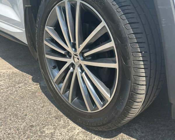 Білий Шкода Kodiaq, об'ємом двигуна 1.97 л та пробігом 182 тис. км за 33500 $, фото 19 на Automoto.ua
