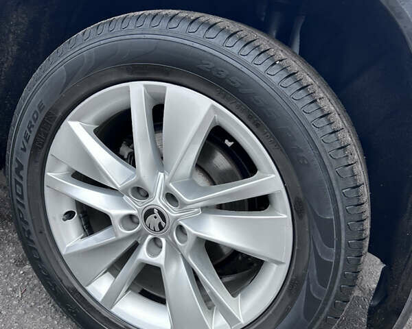 Белый Шкода Kodiaq, объемом двигателя 1.97 л и пробегом 200 тыс. км за 23000 $, фото 48 на Automoto.ua