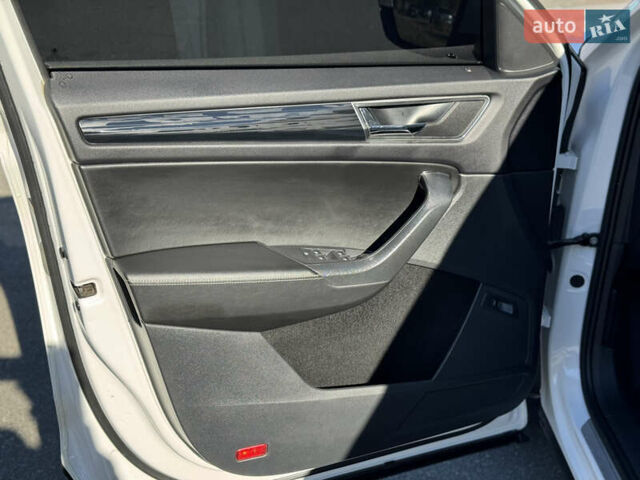Белый Шкода Kodiaq, объемом двигателя 1.98 л и пробегом 238 тыс. км за 21500 $, фото 11 на Automoto.ua