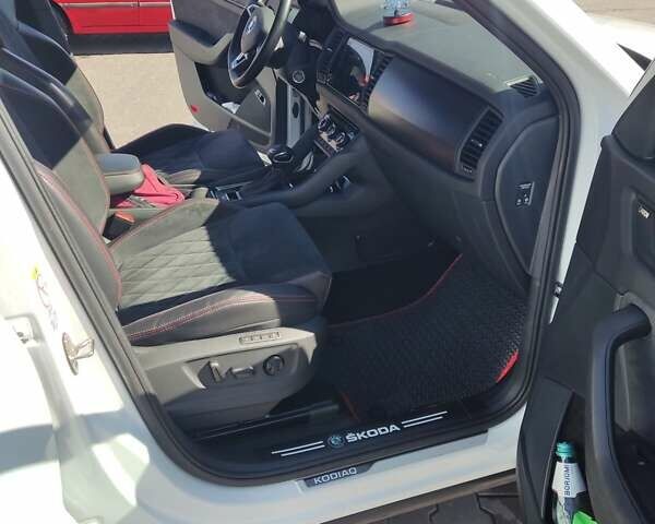 Білий Шкода Kodiaq, об'ємом двигуна 1.97 л та пробігом 160 тис. км за 35999 $, фото 16 на Automoto.ua