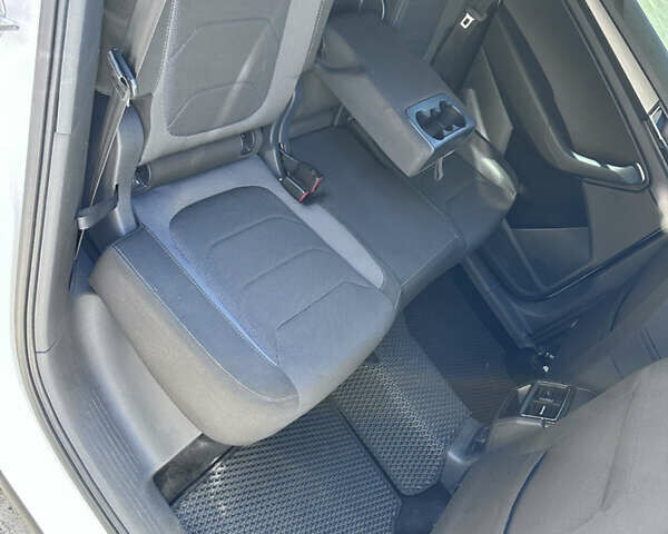 Белый Шкода Kodiaq, объемом двигателя 1.97 л и пробегом 200 тыс. км за 27000 $, фото 20 на Automoto.ua