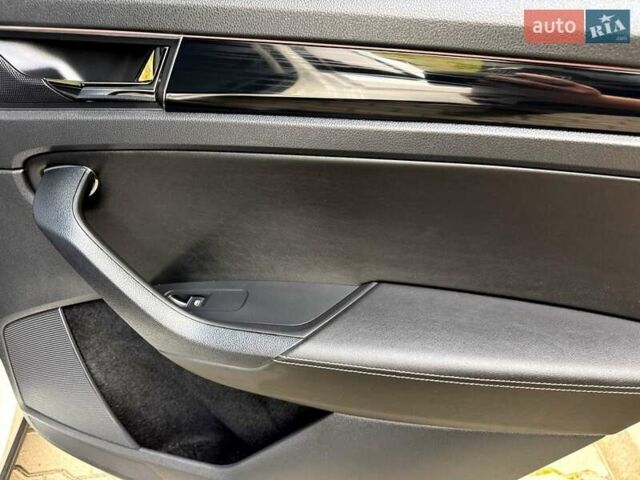 Белый Шкода Kodiaq, объемом двигателя 1.97 л и пробегом 100 тыс. км за 29900 $, фото 23 на Automoto.ua